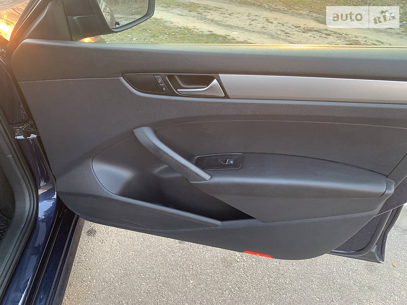 Седан Volkswagen Passat 2013 в Києві