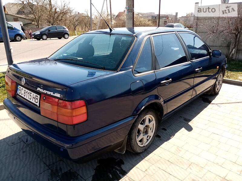 Седан Volkswagen Passat 1996 в Стрию