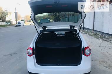 Універсал Volkswagen Passat 2010 в 