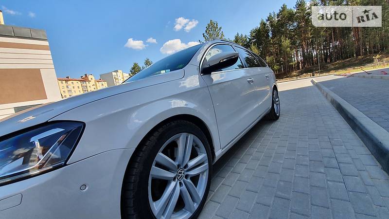 Універсал Volkswagen Passat 2013 в Львові