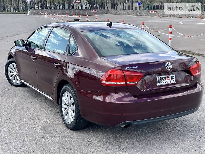 Седан Volkswagen Passat 2014 в Горішніх Плавнях