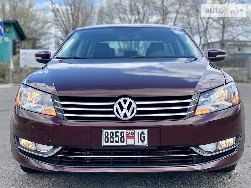 Седан Volkswagen Passat 2014 в Горішніх Плавнях