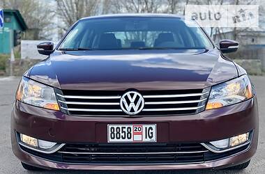 Седан Volkswagen Passat 2014 в Горішніх Плавнях