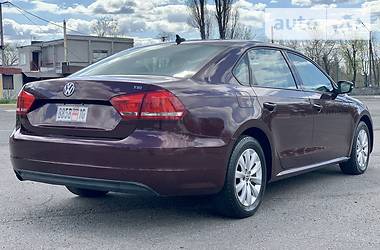 Седан Volkswagen Passat 2014 в Горішніх Плавнях