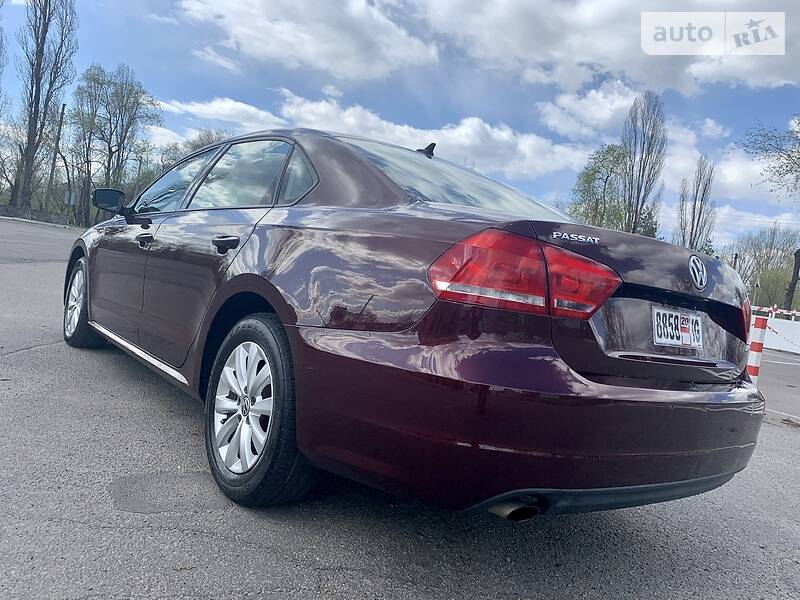 Седан Volkswagen Passat 2014 в Горішніх Плавнях