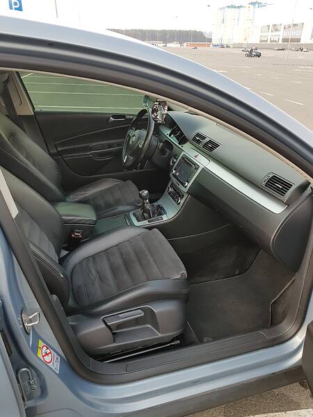 Седан Volkswagen Passat 2010 в Києві