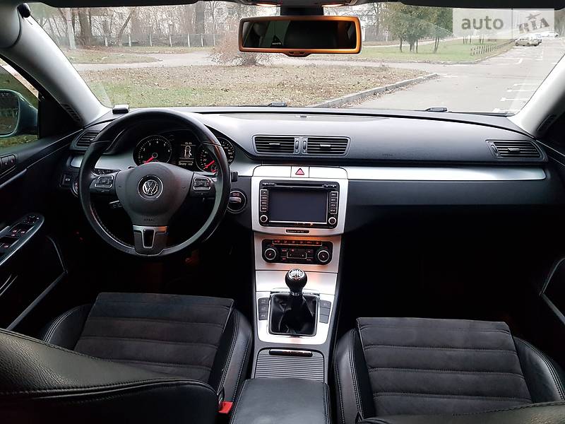 Седан Volkswagen Passat 2010 в Києві
