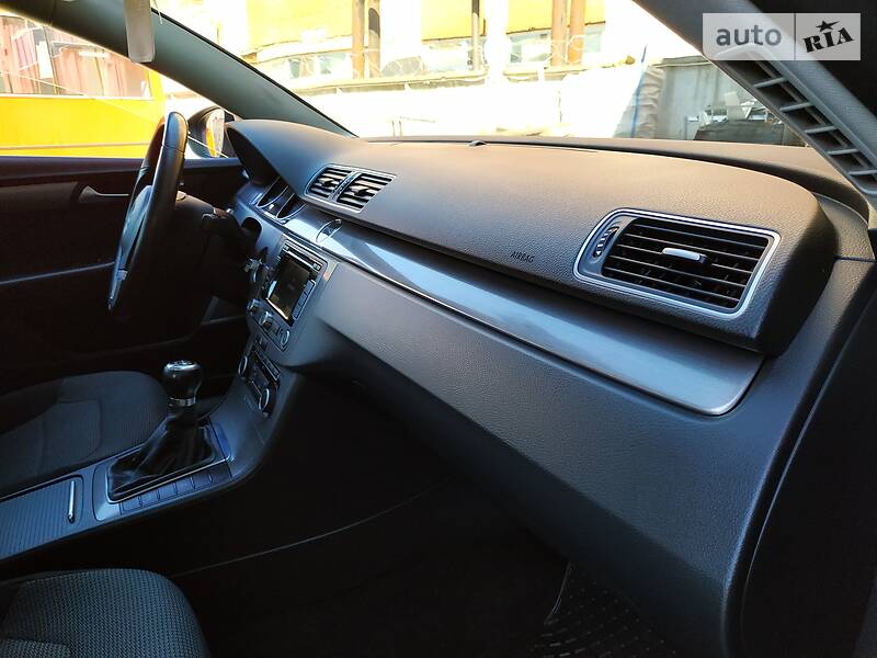 Універсал Volkswagen Passat 2012 в Калуші