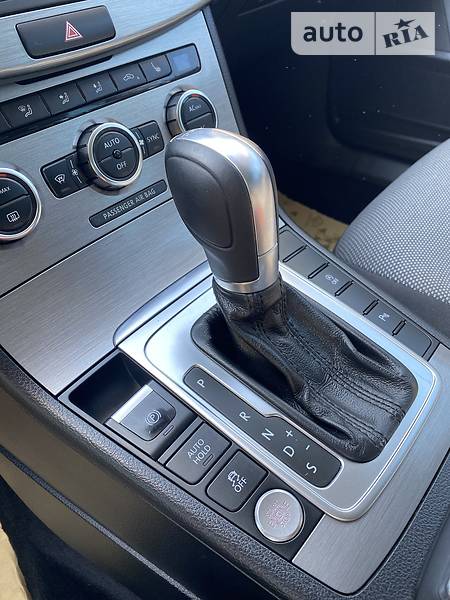 Універсал Volkswagen Passat 2012 в Рівному