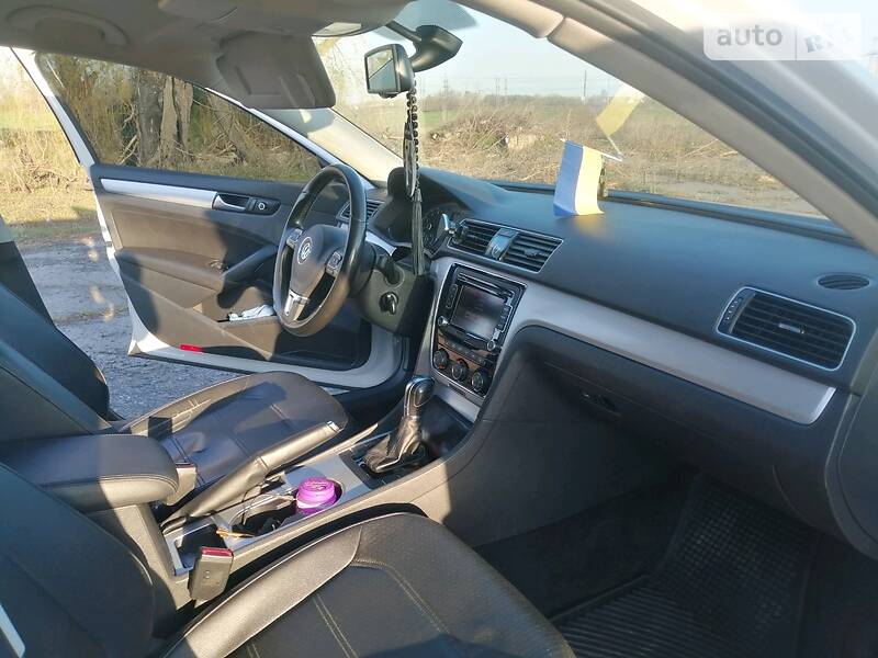 Седан Volkswagen Passat 2012 в Кременчуці
