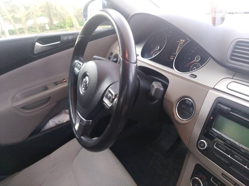 Універсал Volkswagen Passat 2010 в Львові