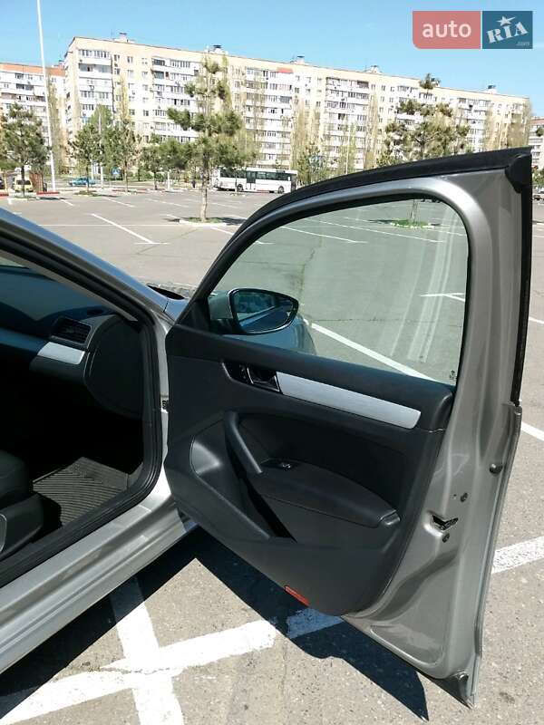 Седан Volkswagen Passat 2011 в Николаеве