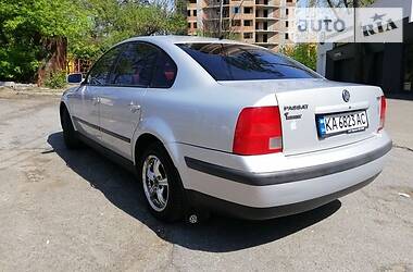 Седан Volkswagen Passat 1999 в 
