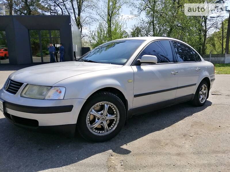 Седан Volkswagen Passat 1999 в Киеве