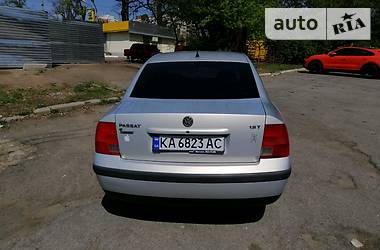 Седан Volkswagen Passat 1999 в 