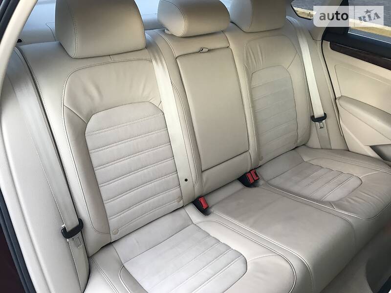 Седан Volkswagen Passat 2012 в Киеве