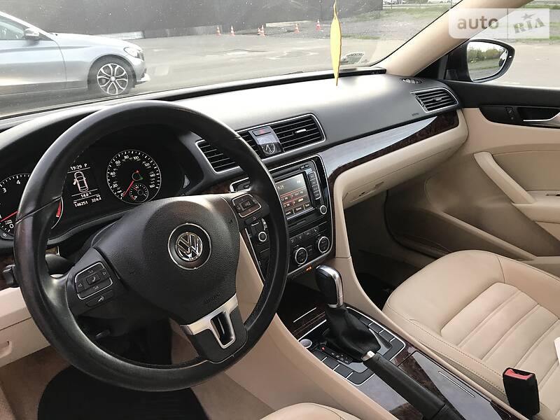Седан Volkswagen Passat 2012 в Киеве