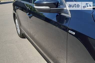Седан Volkswagen Passat 2015 в 
