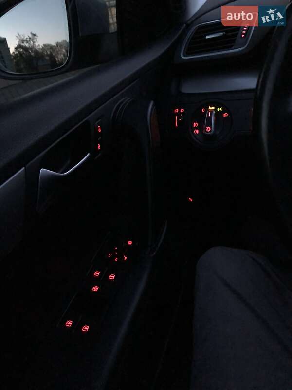 Универсал Volkswagen Passat 2014 в Стрые