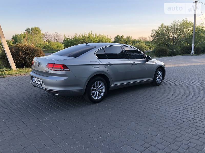 Седан Volkswagen Passat 2015 в Мукачевому