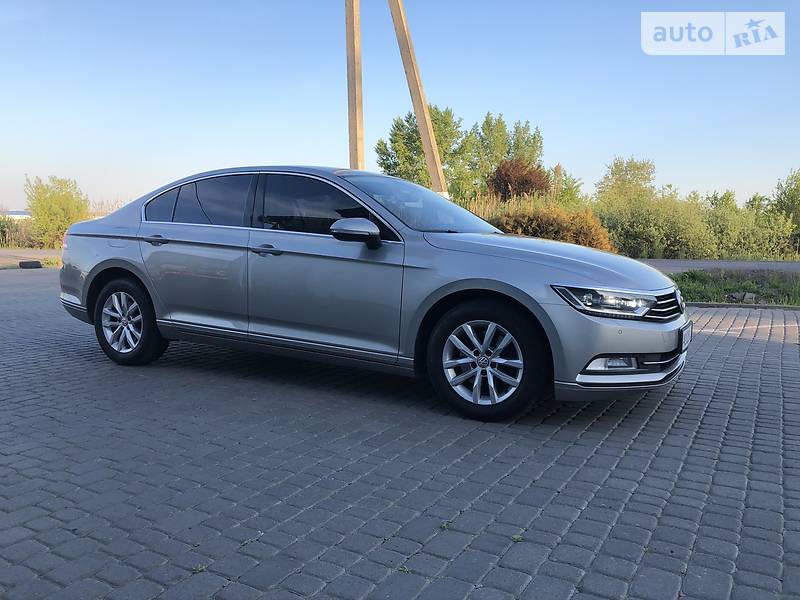 Седан Volkswagen Passat 2015 в Мукачевому