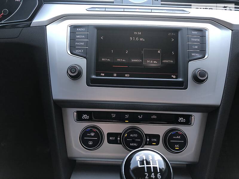 Седан Volkswagen Passat 2015 в Мукачевому