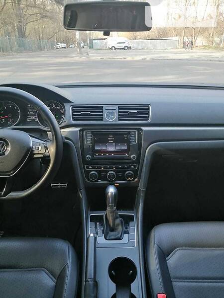 Седан Volkswagen Passat 2016 в Києві