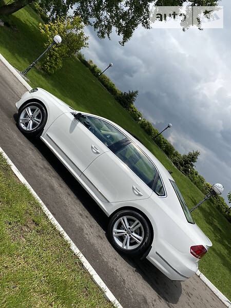 Седан Volkswagen Passat 2013 в Києві