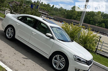 Седан Volkswagen Passat 2013 в Киеве