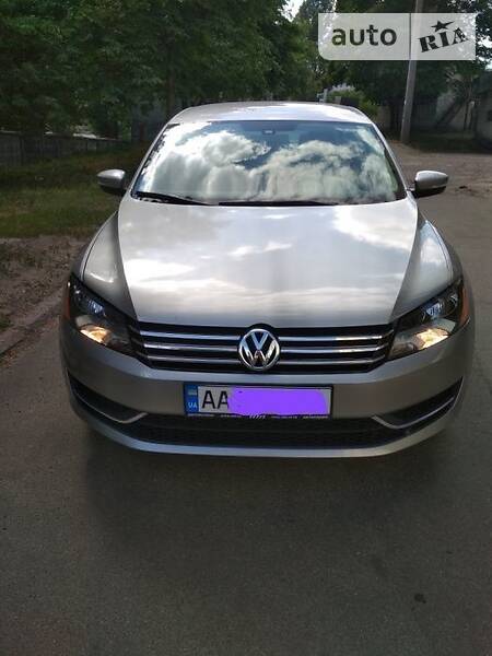 Седан Volkswagen Passat 2012 в Киеве