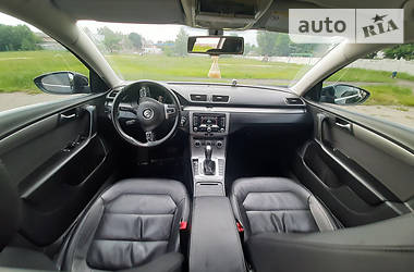 Універсал Volkswagen Passat 2012 в 