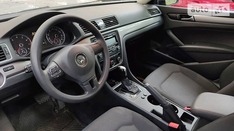 Седан Volkswagen Passat 2012 в Києві