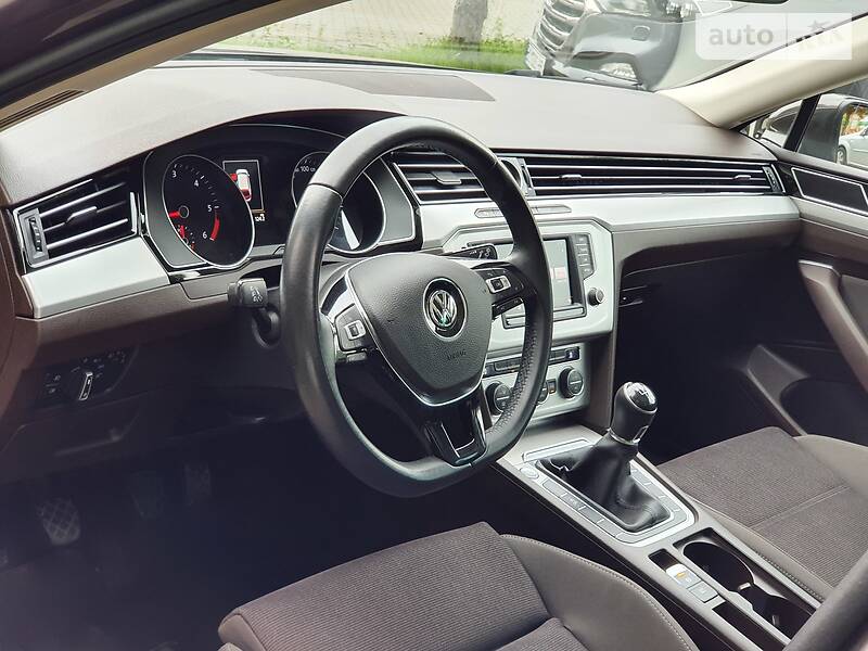 Універсал Volkswagen Passat 2015 в Дрогобичі