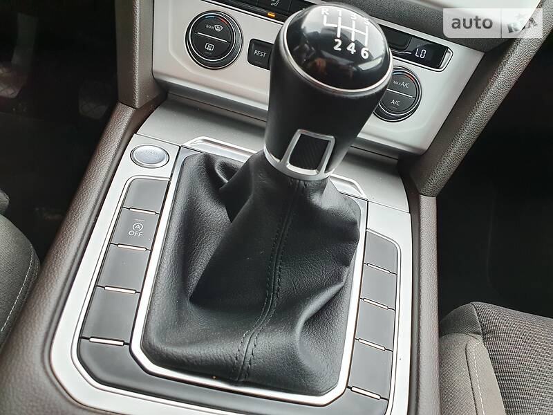 Універсал Volkswagen Passat 2015 в Дрогобичі