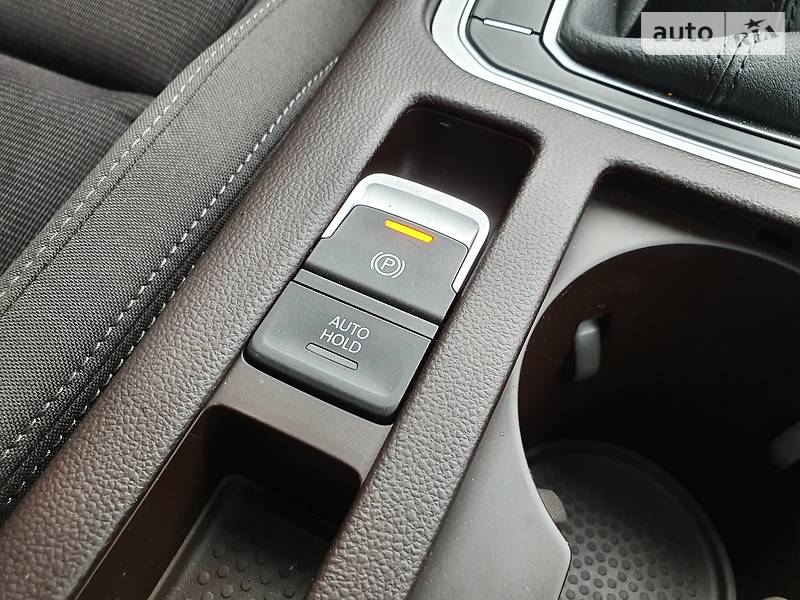 Універсал Volkswagen Passat 2015 в Дрогобичі