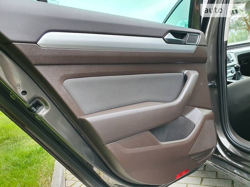 Універсал Volkswagen Passat 2015 в Дрогобичі