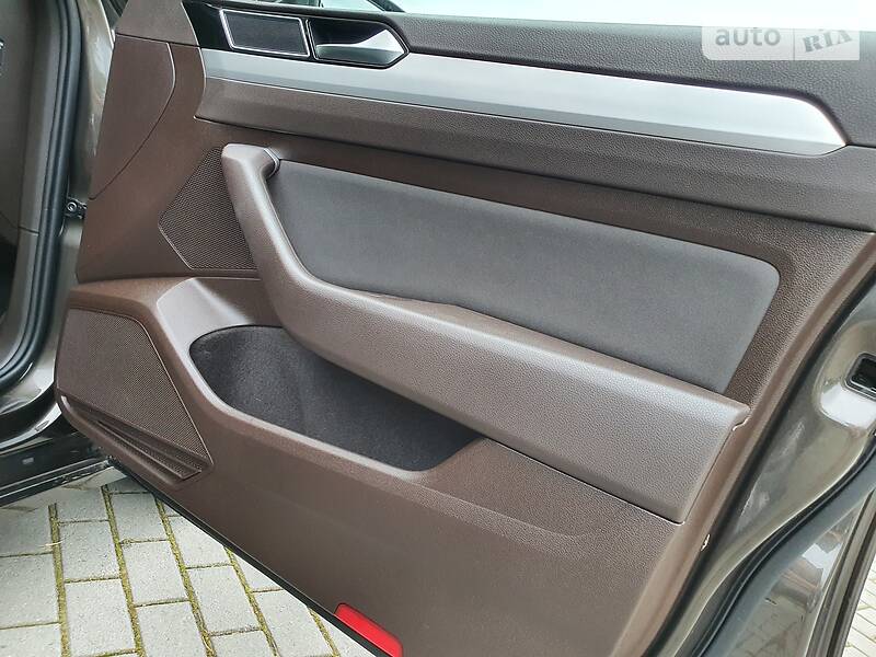 Універсал Volkswagen Passat 2015 в Дрогобичі