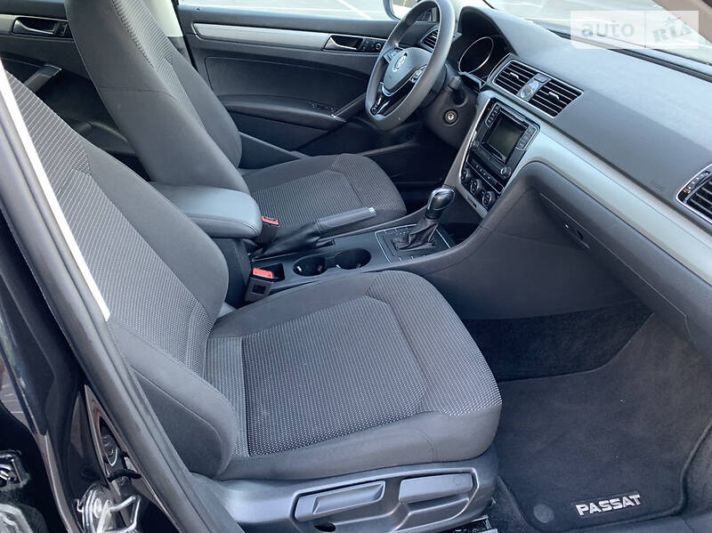 Седан Volkswagen Passat 2017 в Києві