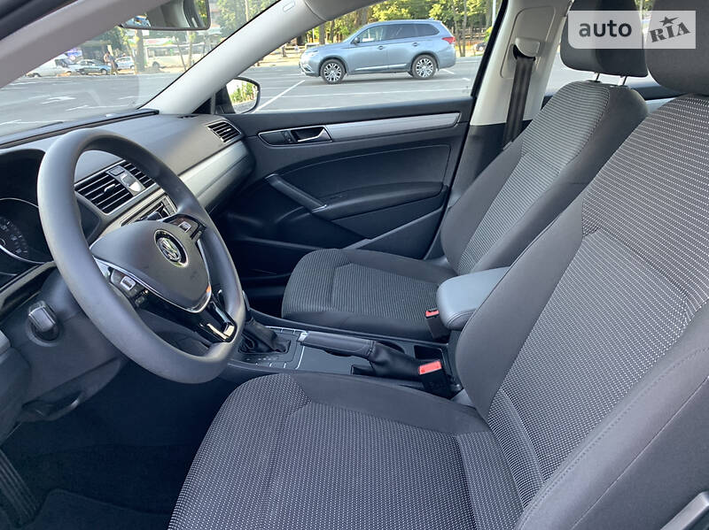 Седан Volkswagen Passat 2017 в Києві