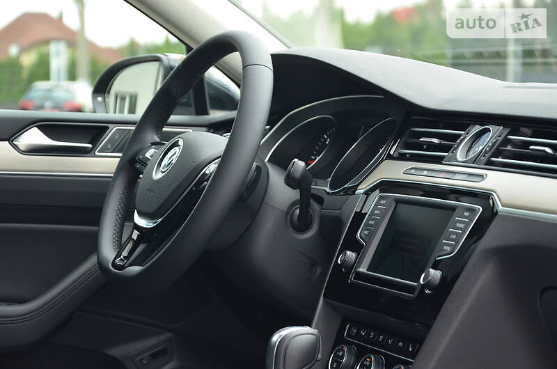 Універсал Volkswagen Passat 2015 в Луцьку