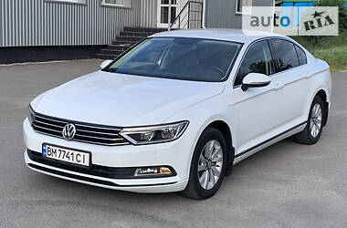 Седан Volkswagen Passat 2016 в Киеве