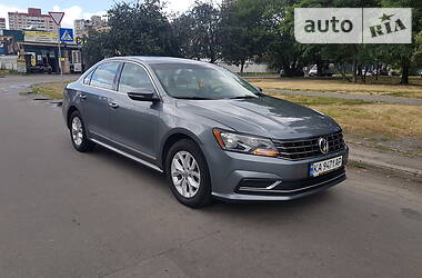 Седан Volkswagen Passat 2016 в Києві