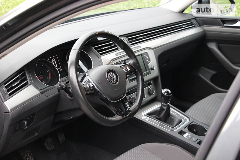 Універсал Volkswagen Passat 2016 в Рівному