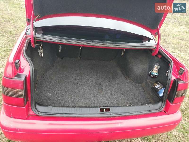 Седан Volkswagen Passat 1994 в Одесі