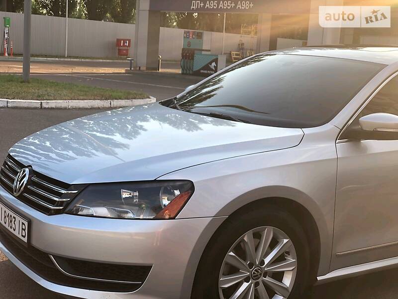 Седан Volkswagen Passat 2012 в Києві