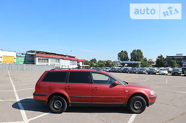 Універсал Volkswagen Passat 1998 в 
