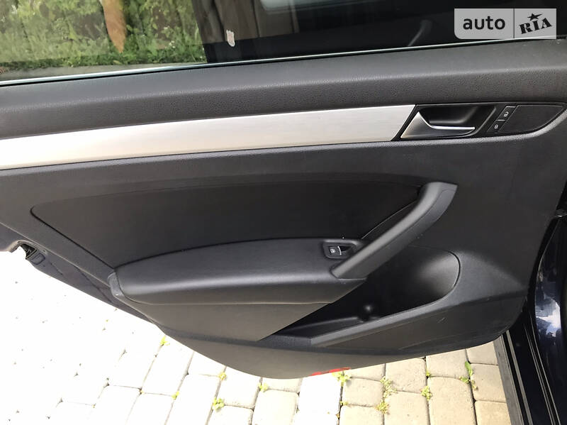 Седан Volkswagen Passat 2013 в Івано-Франківську