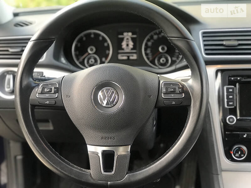 Седан Volkswagen Passat 2013 в Івано-Франківську