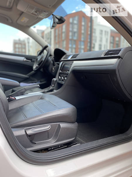 Седан Volkswagen Passat 2012 в Києві