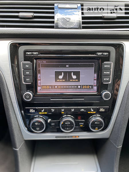 Седан Volkswagen Passat 2012 в Києві